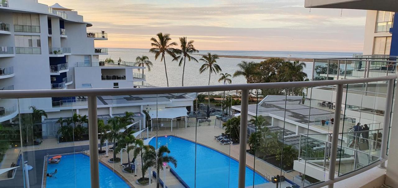 Pier Resort Urangan Exterior photo