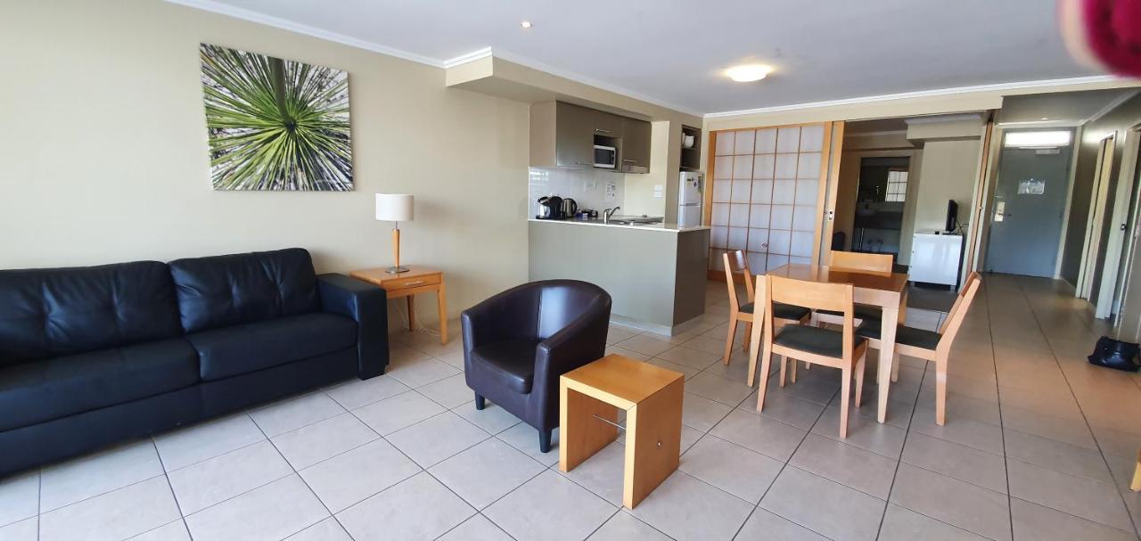 Pier Resort Urangan Exterior photo