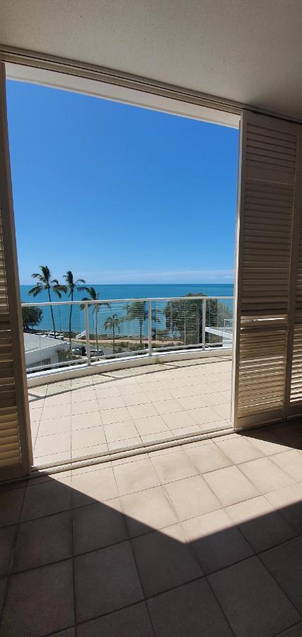 Pier Resort Urangan Exterior photo