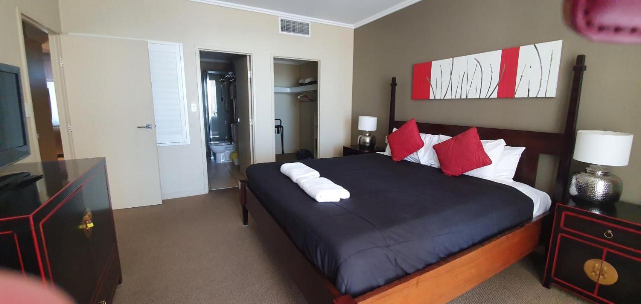 Pier Resort Urangan Exterior photo