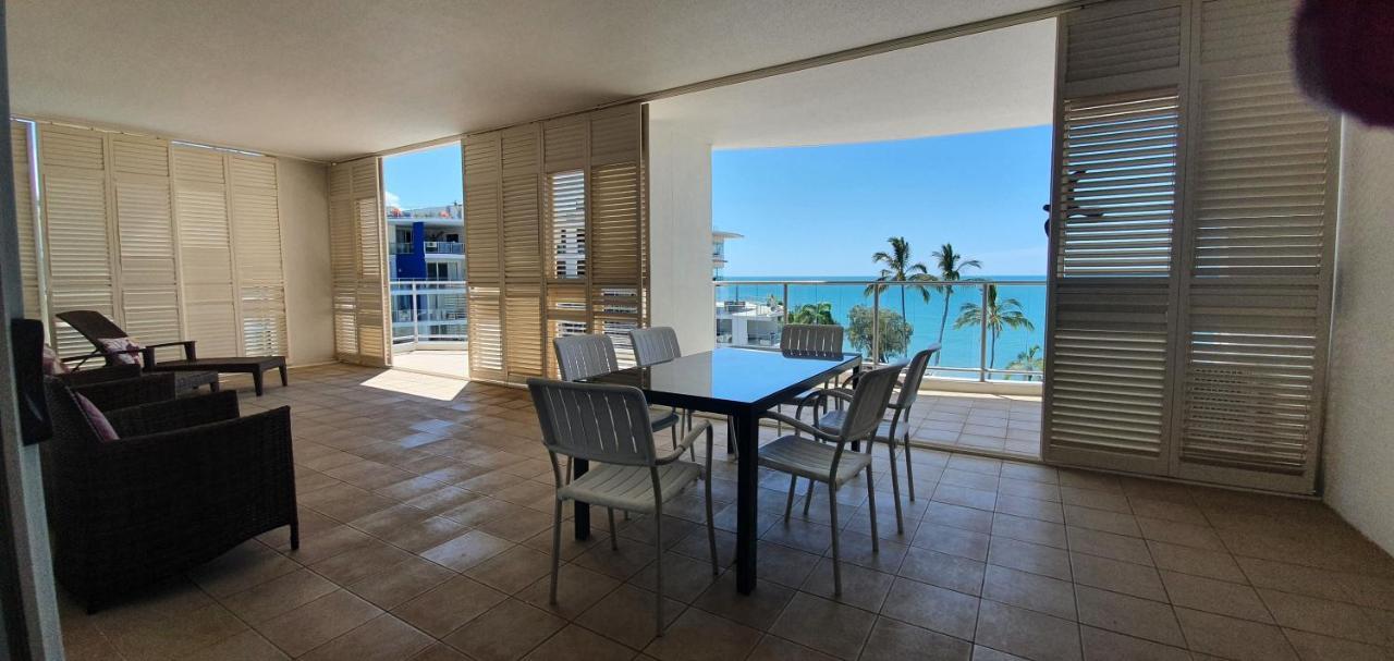 Pier Resort Urangan Exterior photo