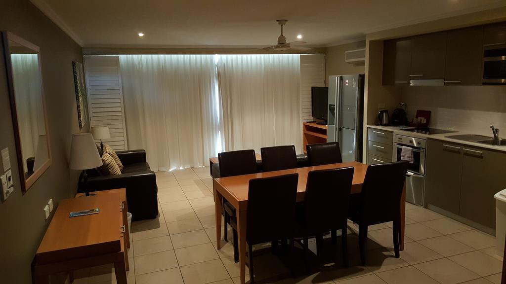 Pier Resort Urangan Exterior photo