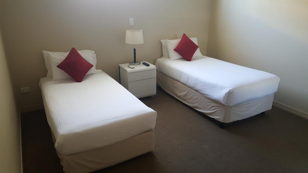 Pier Resort Urangan Exterior photo