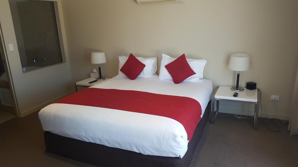 Pier Resort Urangan Exterior photo