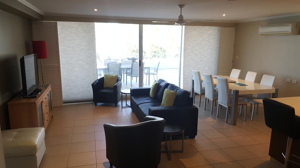 Pier Resort Urangan Exterior photo