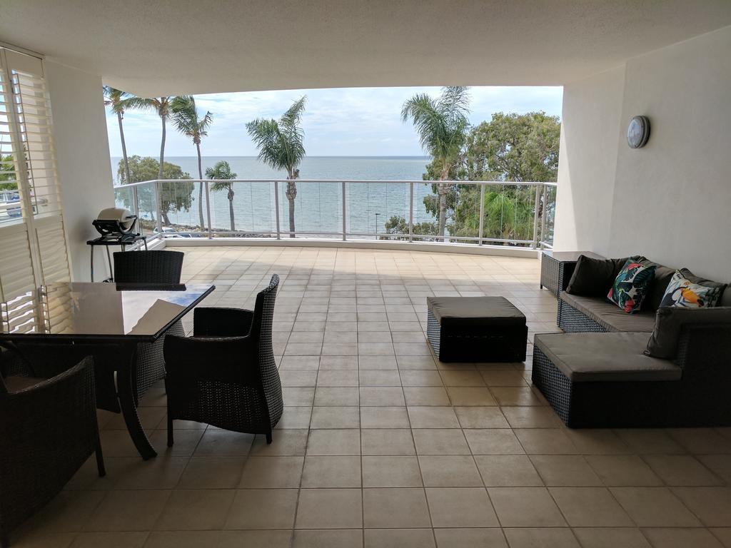 Pier Resort Urangan Exterior photo