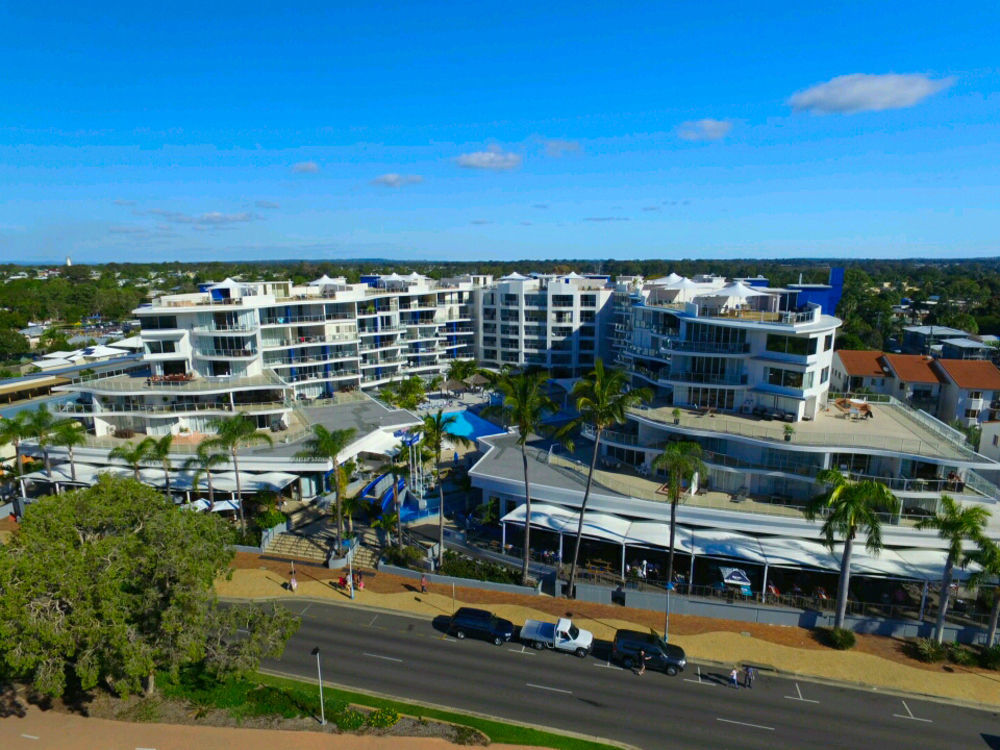 Pier Resort Urangan Exterior photo