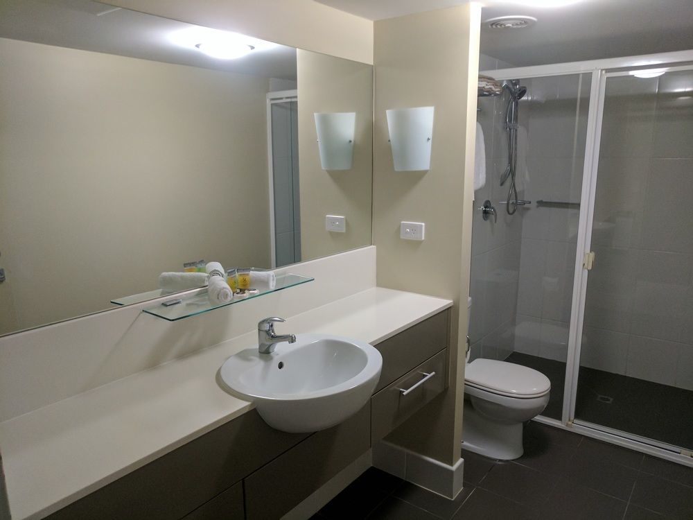 Pier Resort Urangan Exterior photo