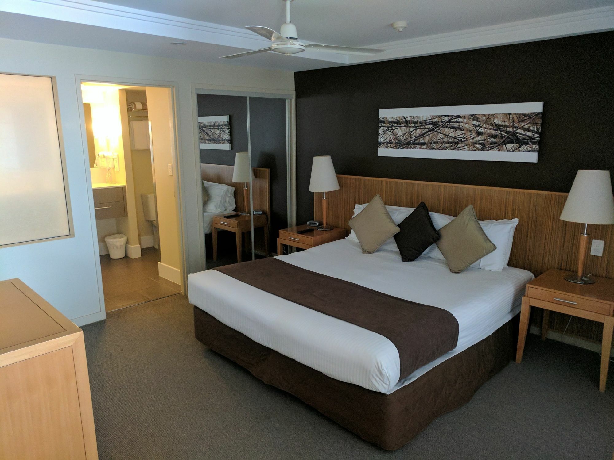 Pier Resort Urangan Exterior photo