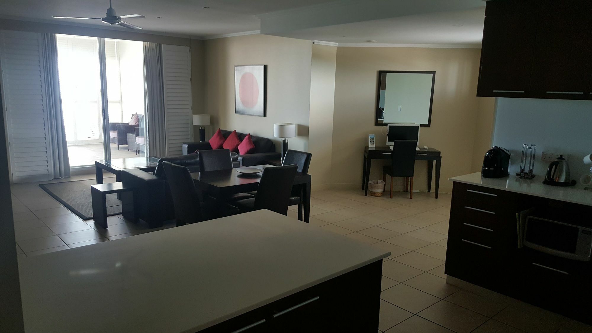 Pier Resort Urangan Exterior photo