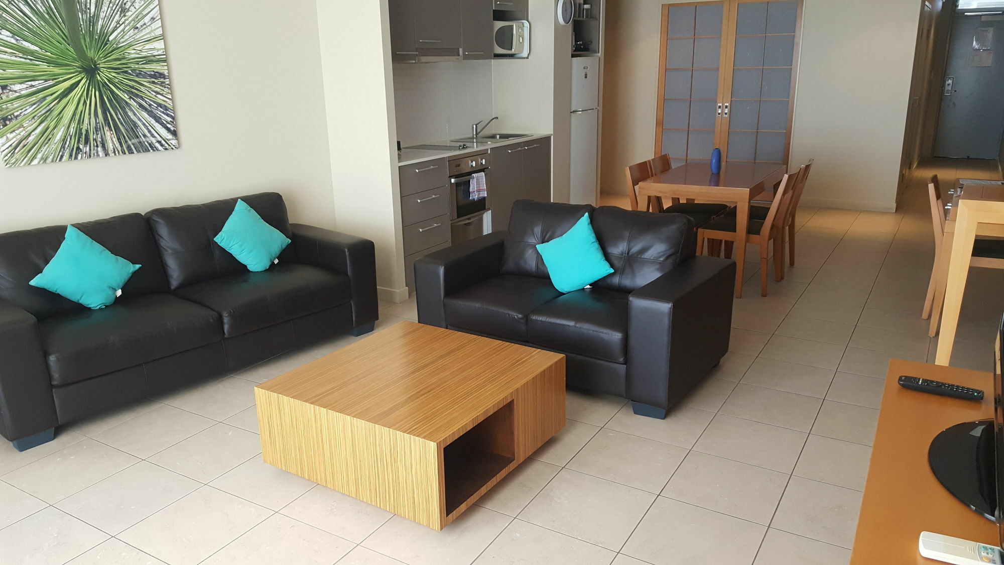 Pier Resort Urangan Exterior photo